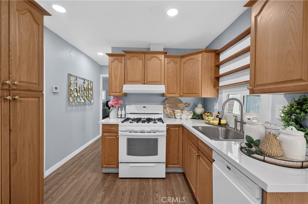 3700 Buchanan Street, Unit 72 Riverside, CA 92503 - Photo 14 of 41 Kitchen.