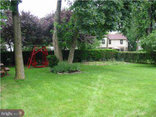 413 Earlington Road Havertown, PA 19083 - Photo 3 of 6