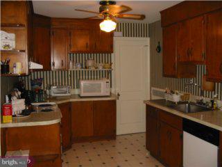 413 Earlington Road Havertown, PA 19083 - Photo 4 of 6