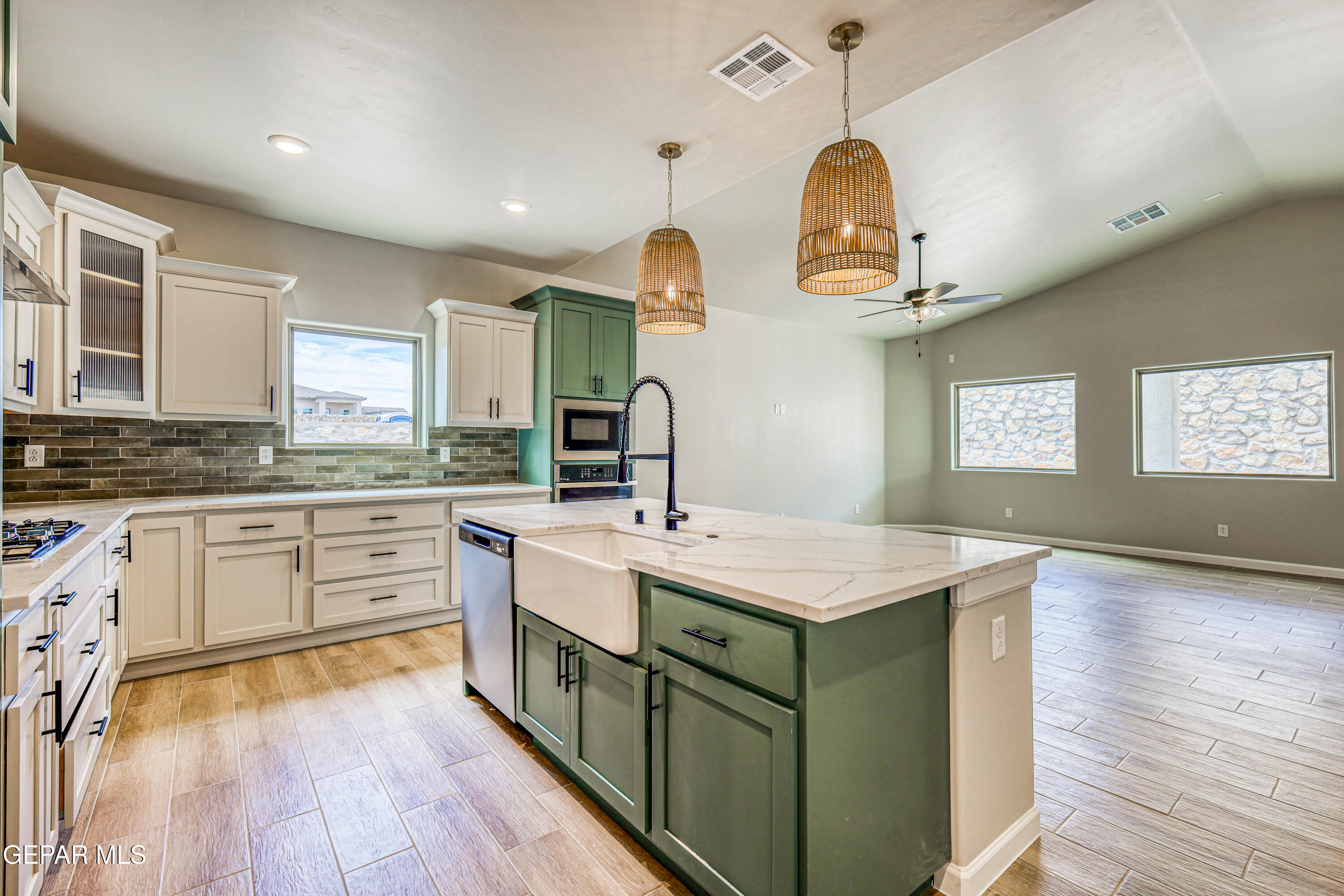 6047 Zinc Hill Street Sunland Park, NM 88008 - Photo 7 of 18 IMG_9697_HDR