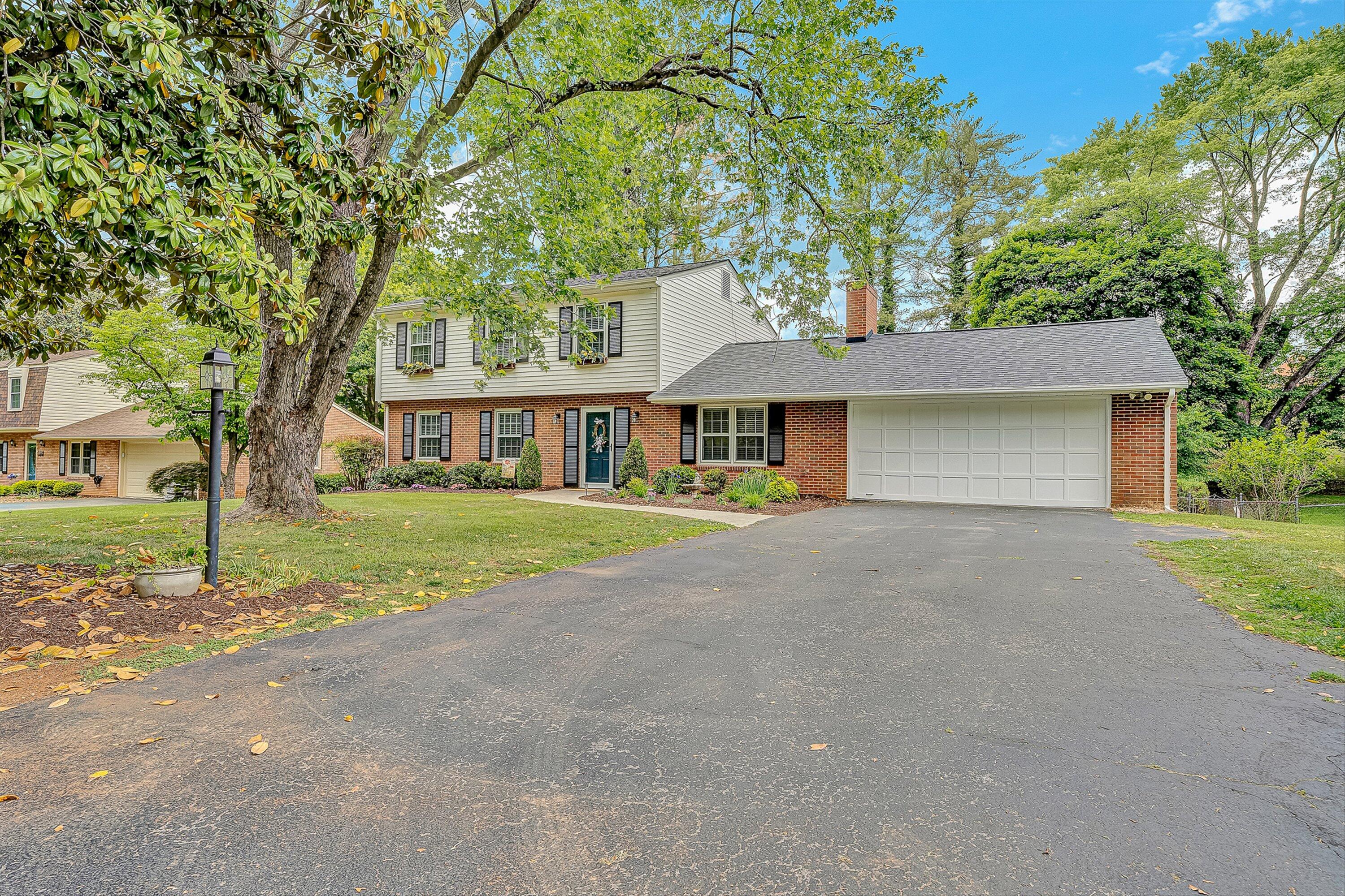 3416 Grandin Road Southwest Roanoke, VA 24018 - Photo 4 of 45 03-VM-08763