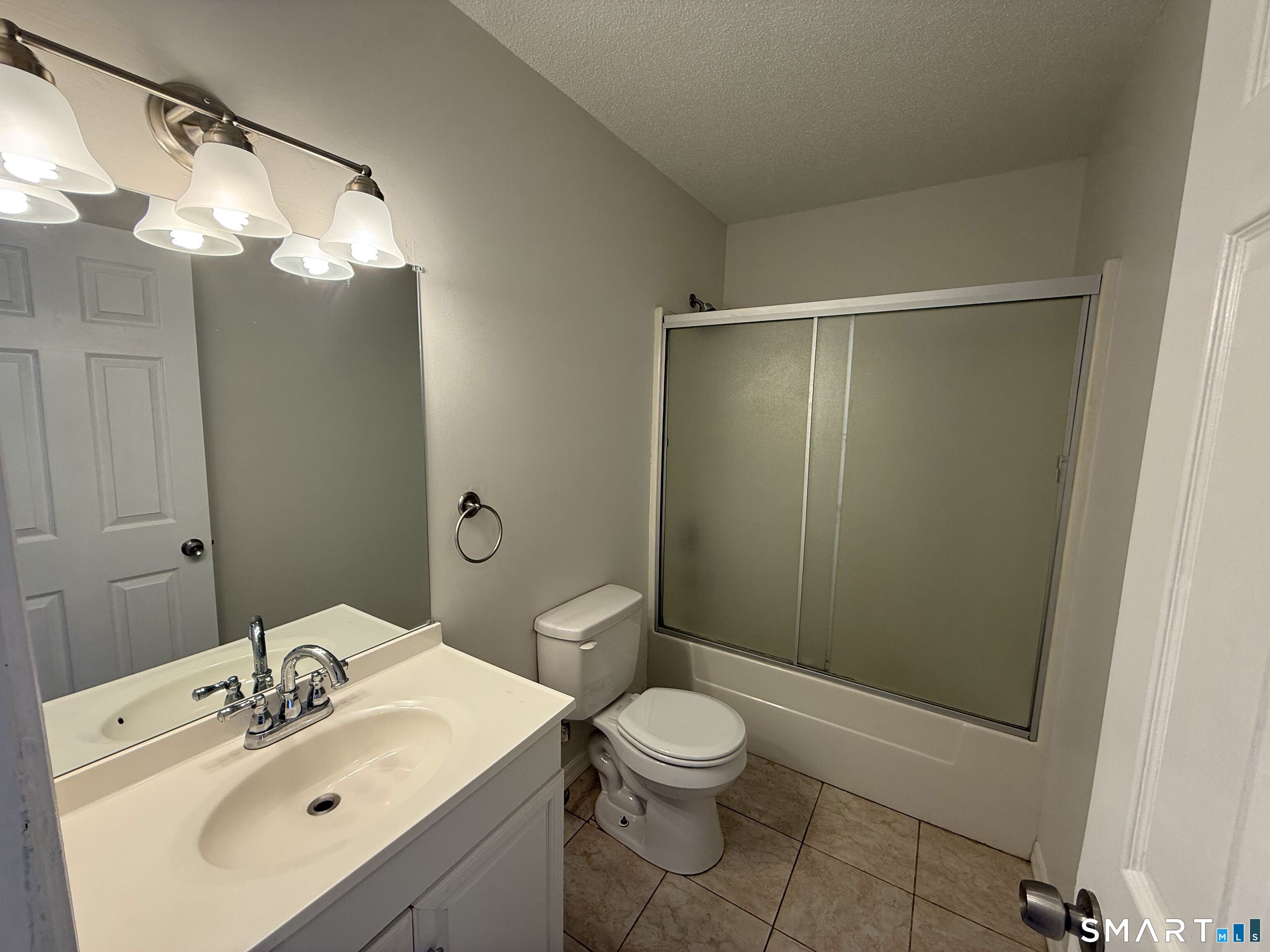 699 South Main Street, Unit 323 Torrington, CT 06790 - Photo 8 of 12 Full Bath