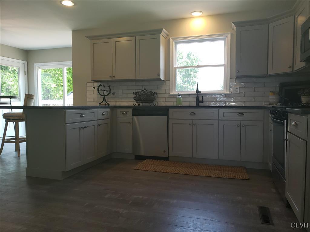 297 Farmview Road Nazareth, PA 18064 - Photo 3 of 22 Gallery Image 3