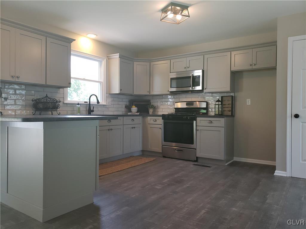 297 Farmview Road Nazareth, PA 18064 - Photo 4 of 22 Gallery Image 4