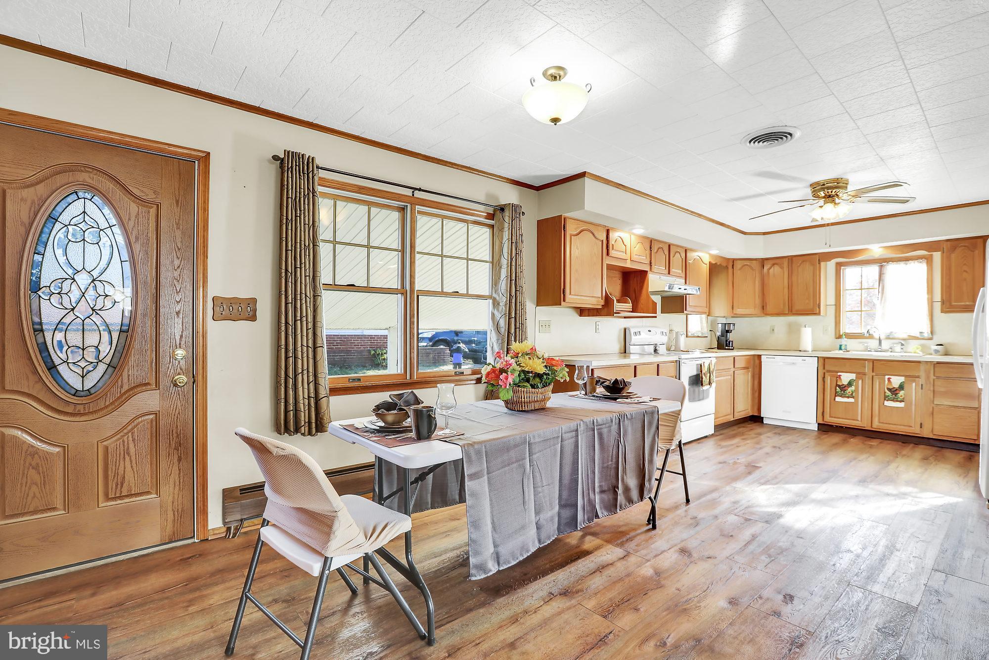 72 Oldbrook Road Levittown, PA 19057 - Photo 3 of 28 Full Eat In Kitchen