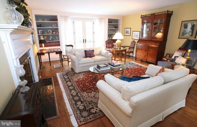 321 Chattolanee Hill Road Owings Mills, MD 21117 - Photo 4 of 29 Living Room