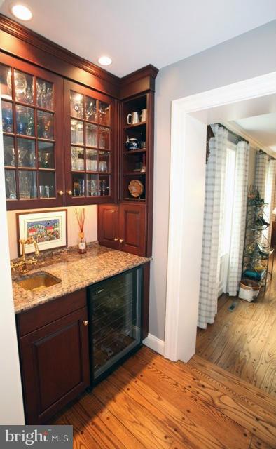 321 Chattolanee Hill Road Owings Mills, MD 21117 - Photo 8 of 29 Kitchen wet bar