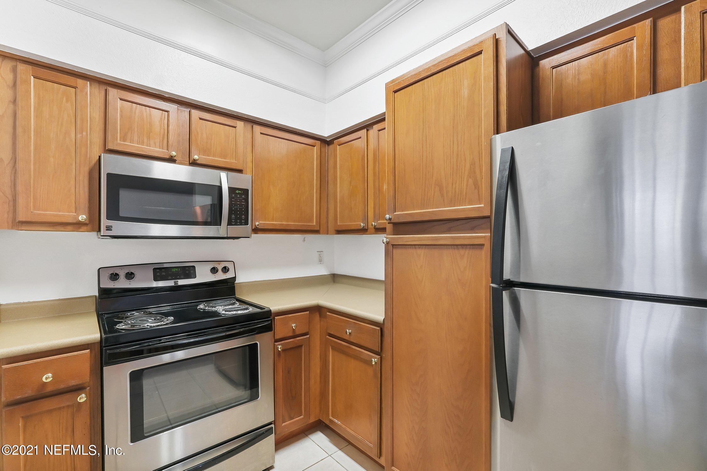 8550 Touchton Road, Unit 814 Jacksonville, FL 32216 - Photo 10 of 37 Kitchen
