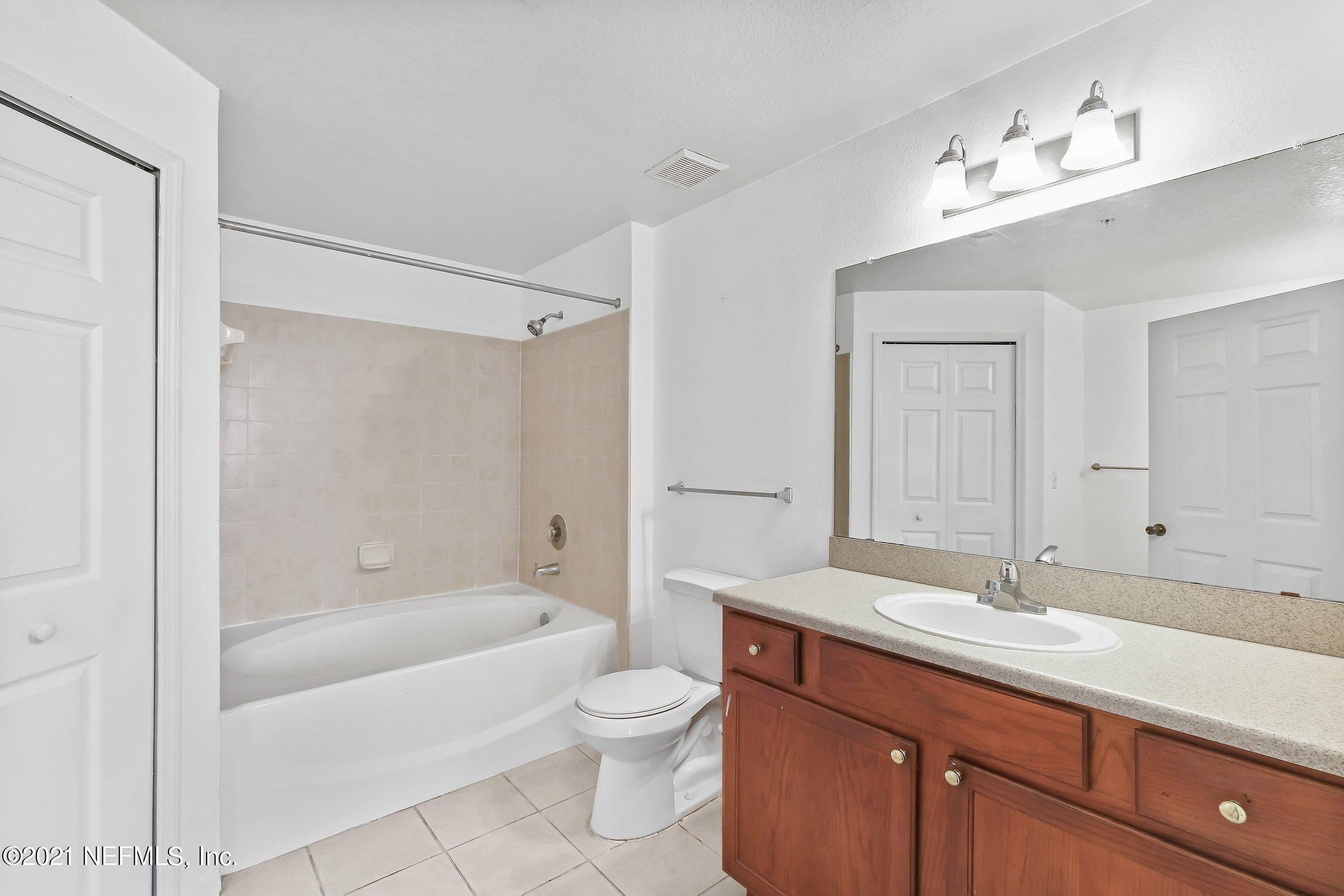 8550 Touchton Road, Unit 814 Jacksonville, FL 32216 - Photo 22 of 37 Master Bath