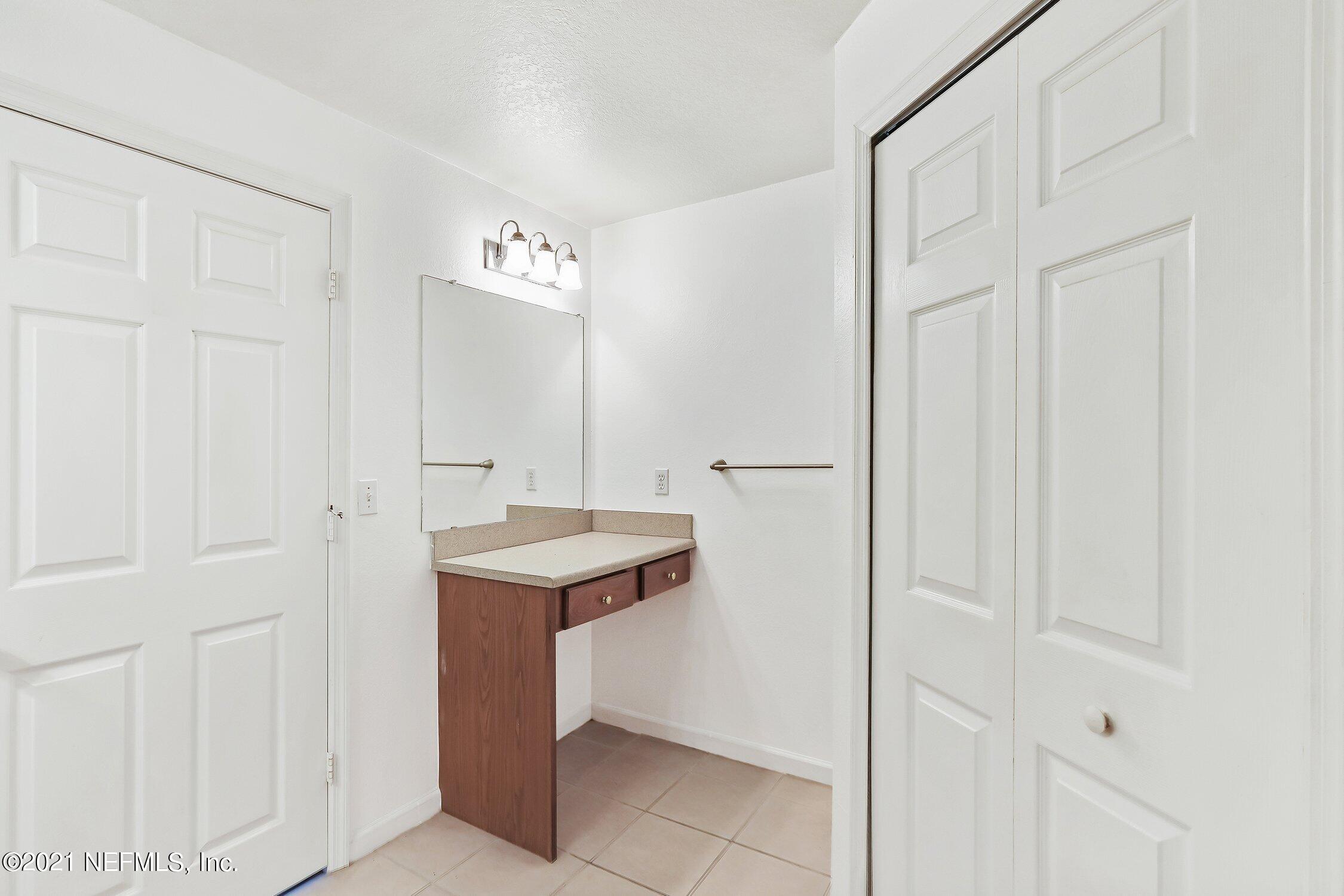 8550 Touchton Road, Unit 814 Jacksonville, FL 32216 - Photo 23 of 37 Master bath