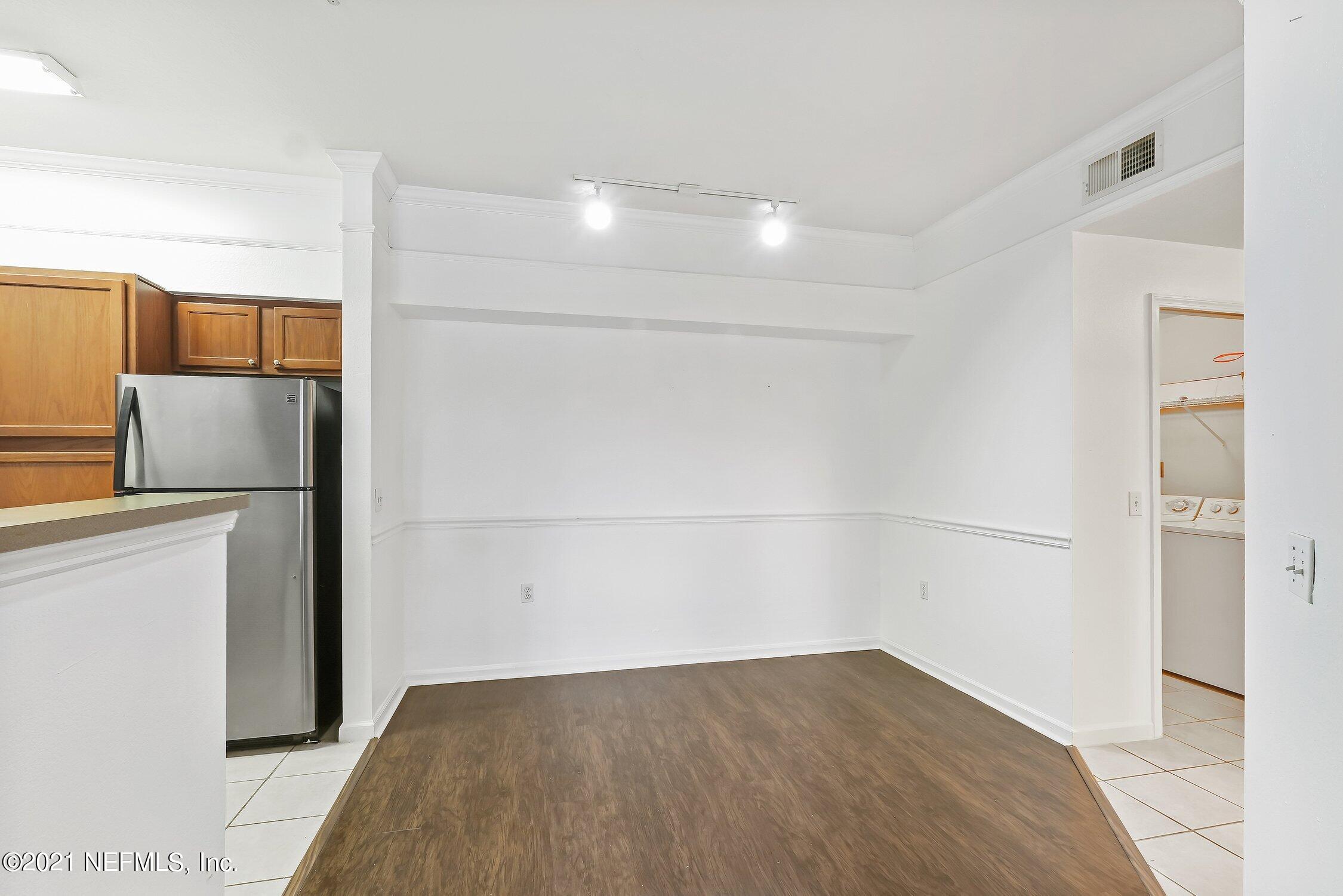8550 Touchton Road, Unit 814 Jacksonville, FL 32216 - Photo 6 of 37 Dininig