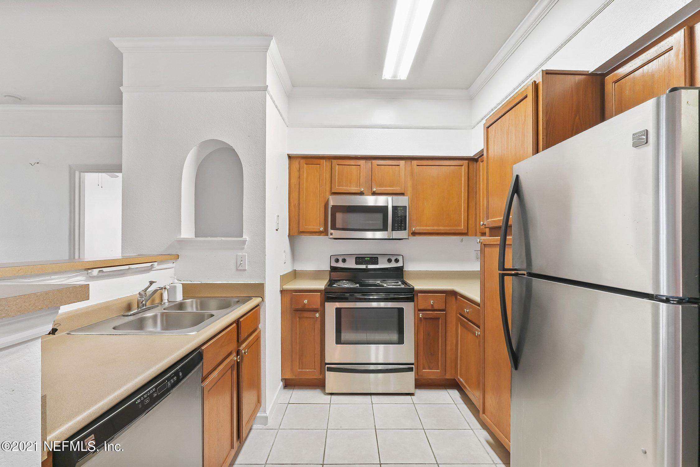 8550 Touchton Road, Unit 814 Jacksonville, FL 32216 - Photo 8 of 37 Kitchen