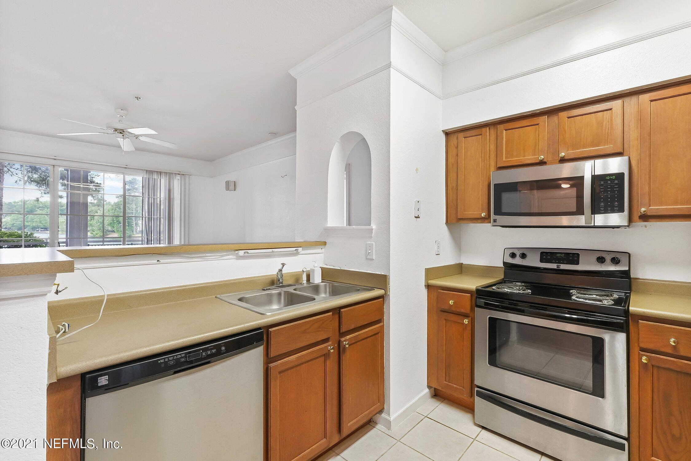8550 Touchton Road, Unit 814 Jacksonville, FL 32216 - Photo 9 of 37 Kitchen