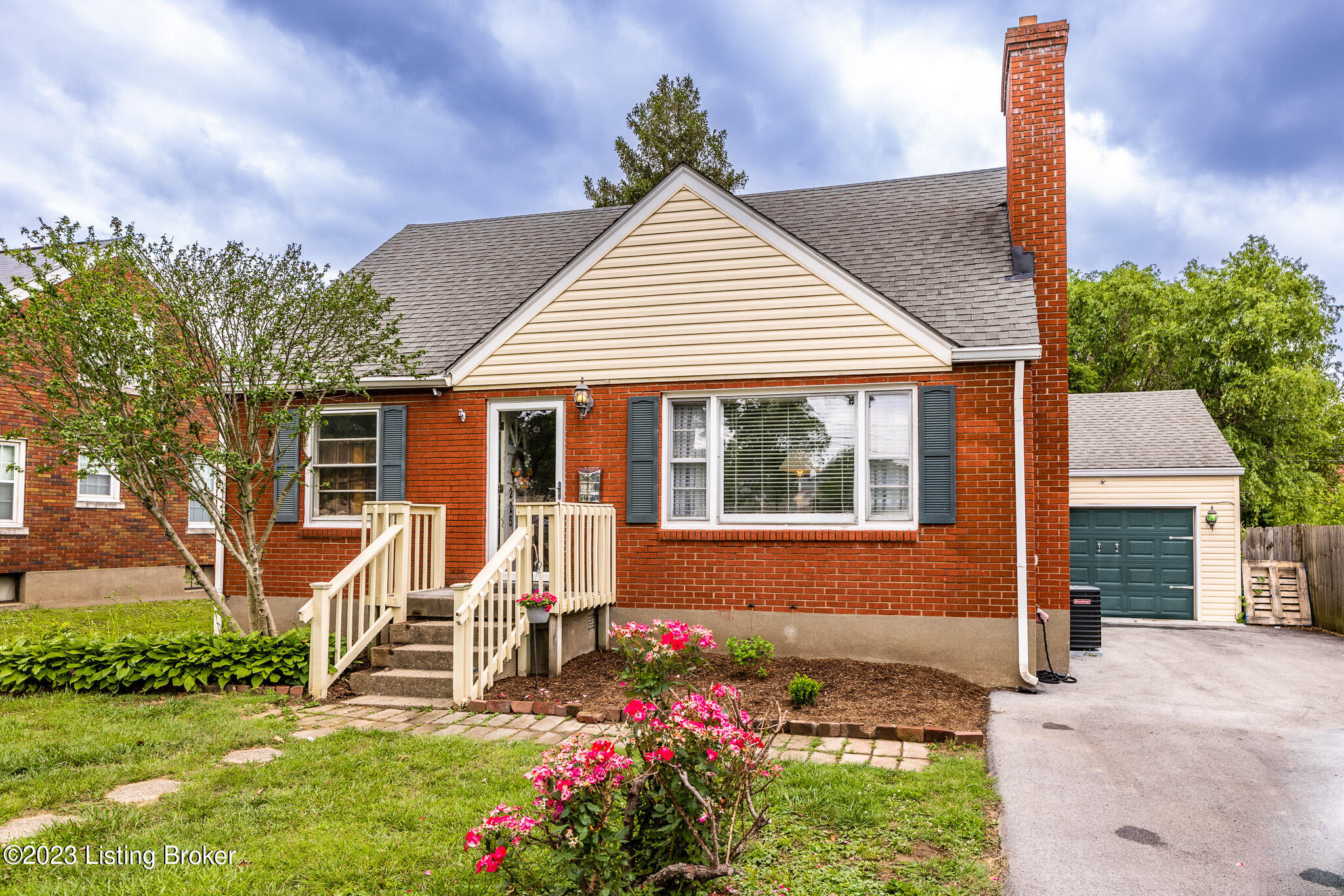 225 Ridgeway Avenue Louisville, KY 40207 - Photo 1 of 25 BO0A3874