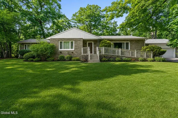 $595,000 | 39 Woodside Drive, Glenville, NY 12302