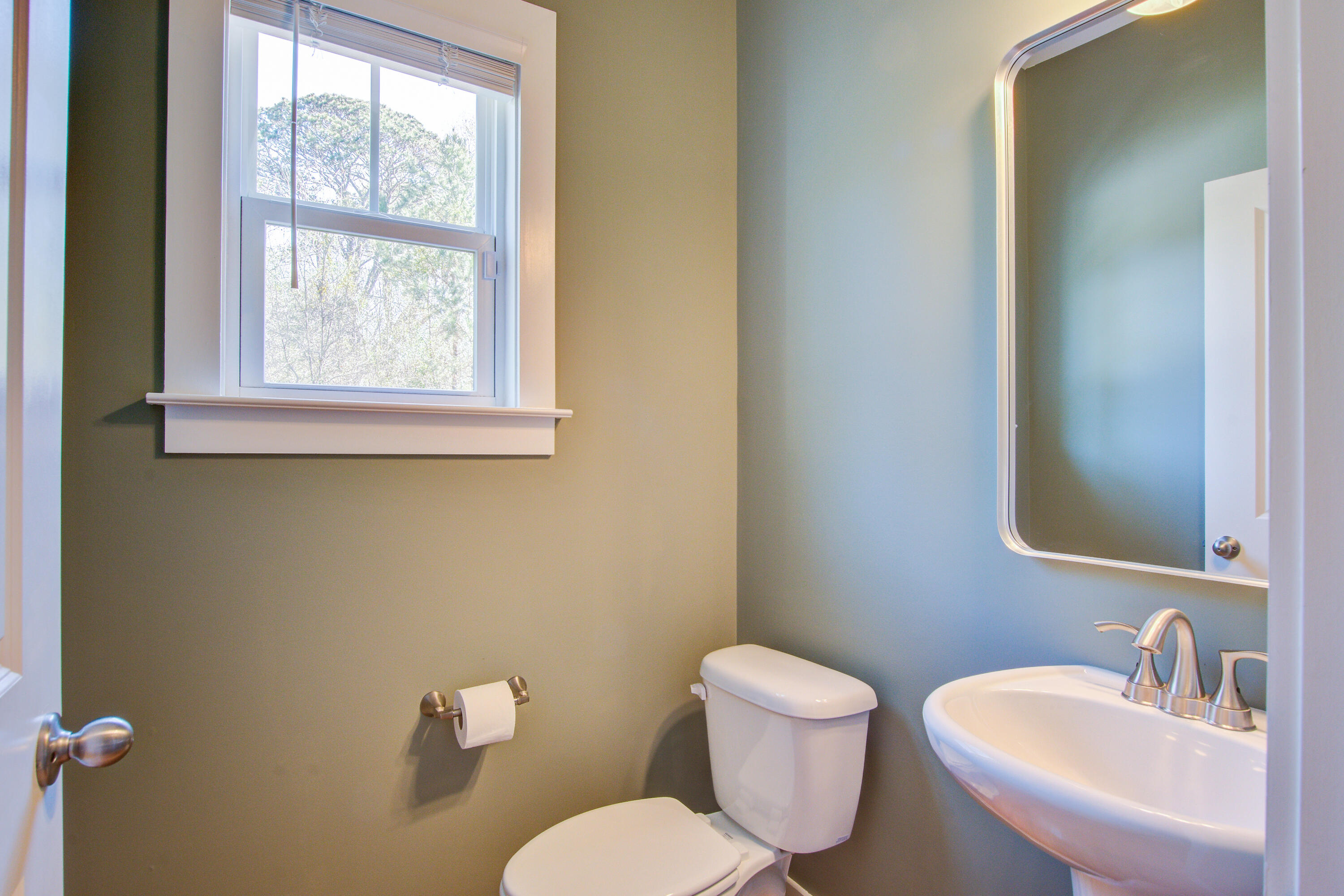 1926 Grimball Road Charleston, SC 29412 - Photo 16 of 41 Powder Room