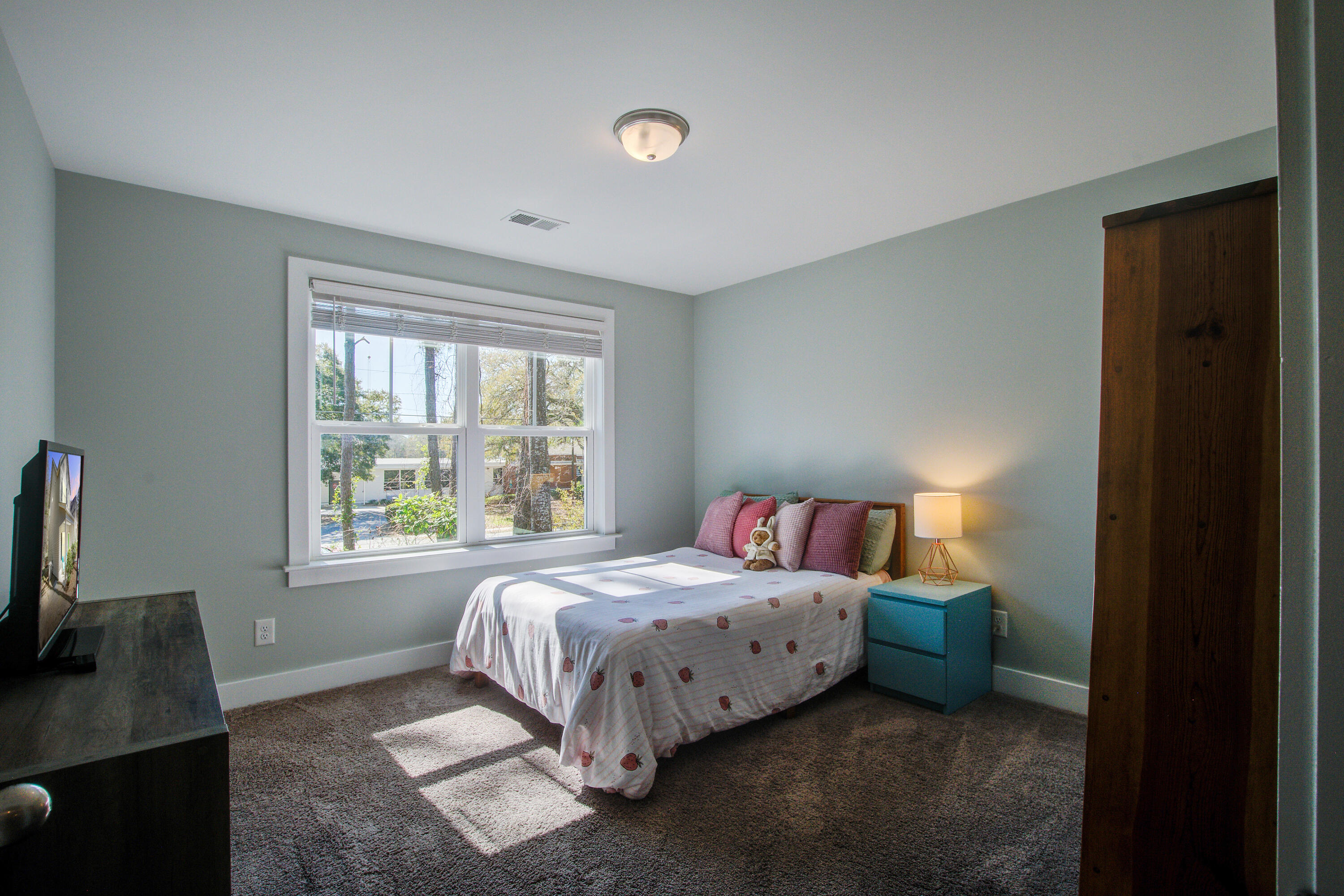 1926 Grimball Road Charleston, SC 29412 - Photo 23 of 41 Guest Bedroom