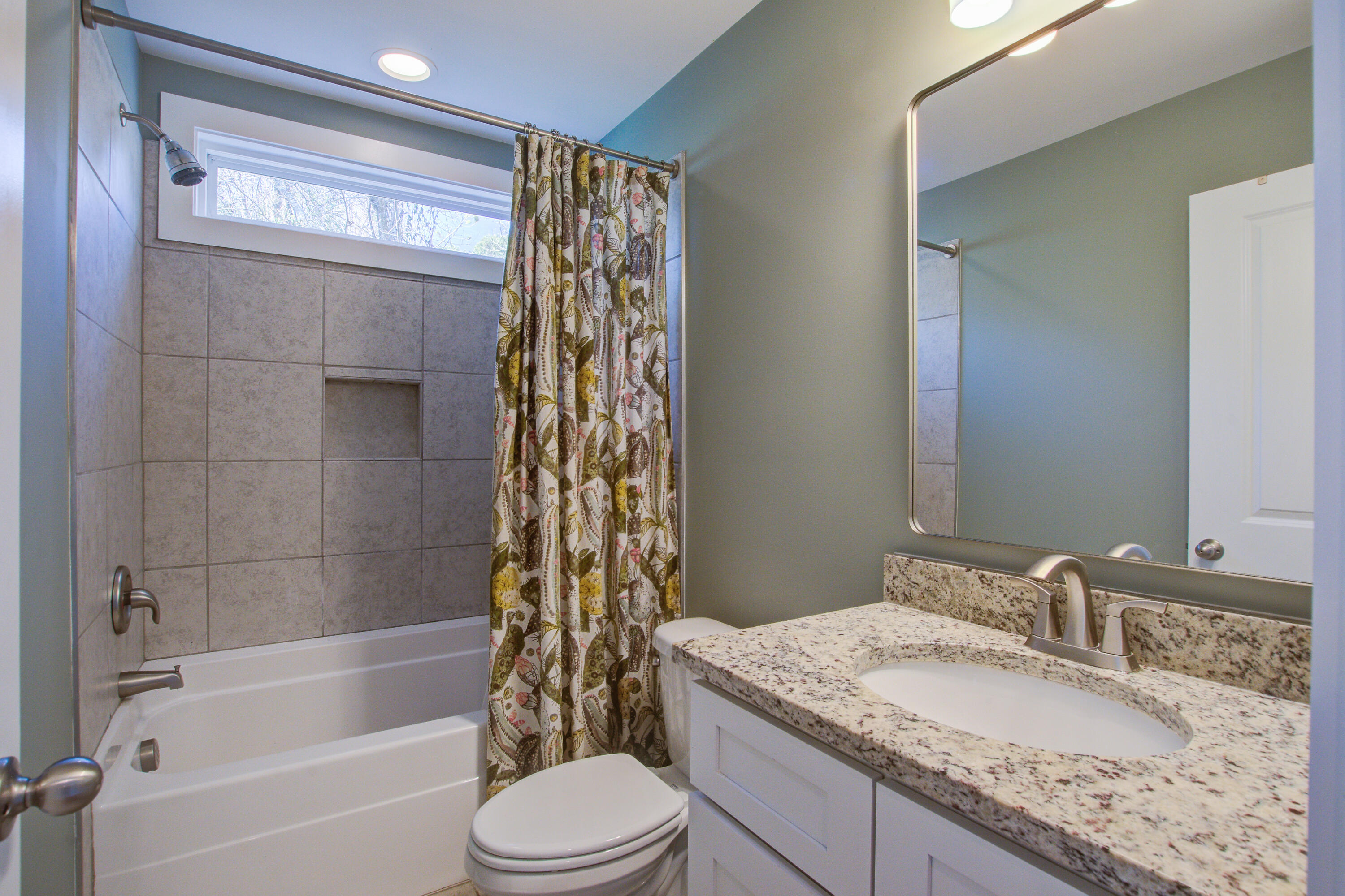 1926 Grimball Road Charleston, SC 29412 - Photo 24 of 41 Guest Bath