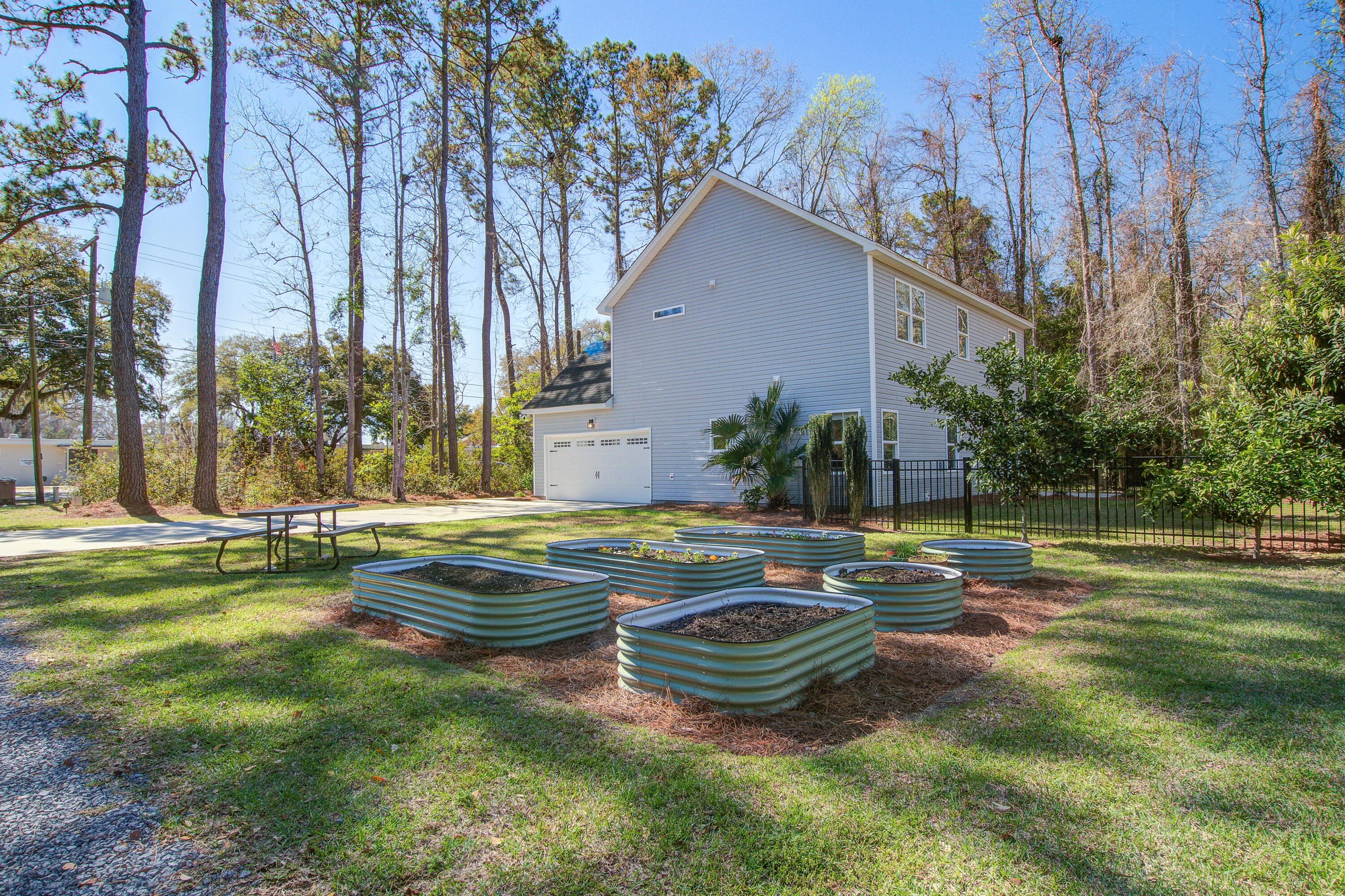 1926 Grimball Road Charleston, SC 29412 - Photo 3 of 41 Side Yard