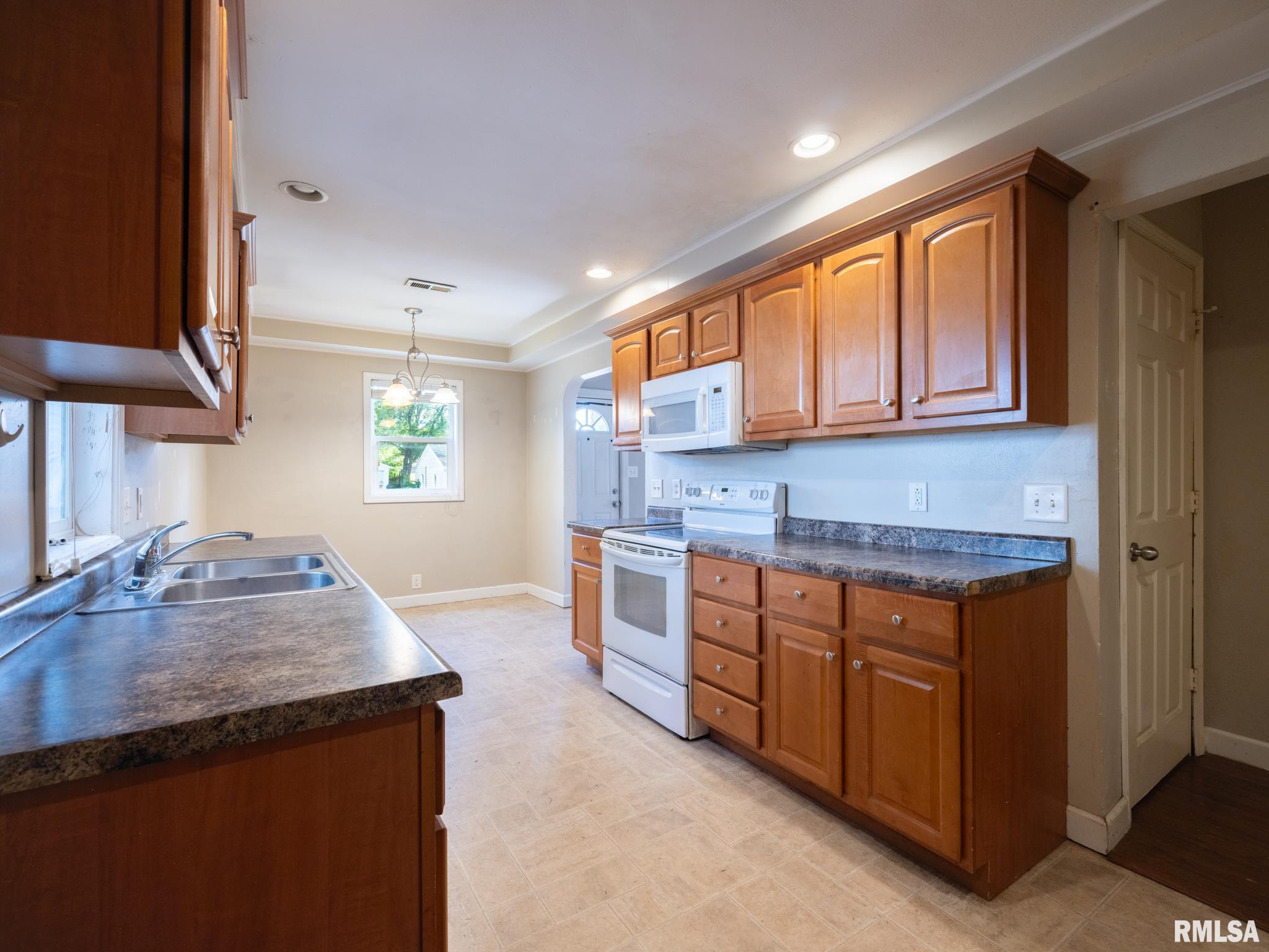 1409 Bush Street Pekin, IL 61554 - Photo 23 of 33