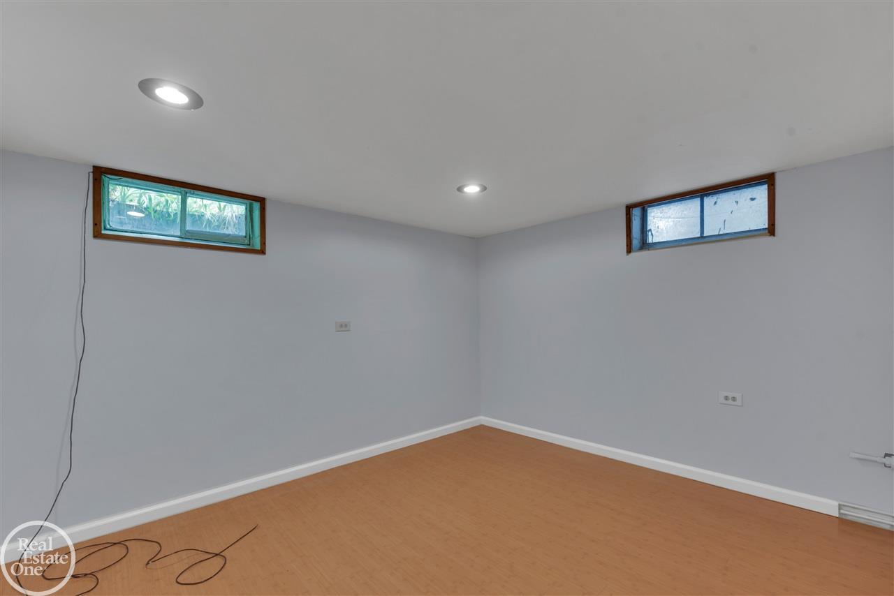 860 Shoreham Road Grosse Pointe, MI 48236 - Photo 27 of 43 50016432-26.JPG