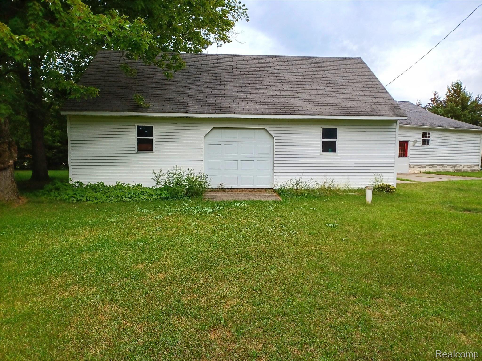 3410 South Iva Road Hemlock, MI 48626 - Photo 6 of 30 20210903_182302-01.jpeg