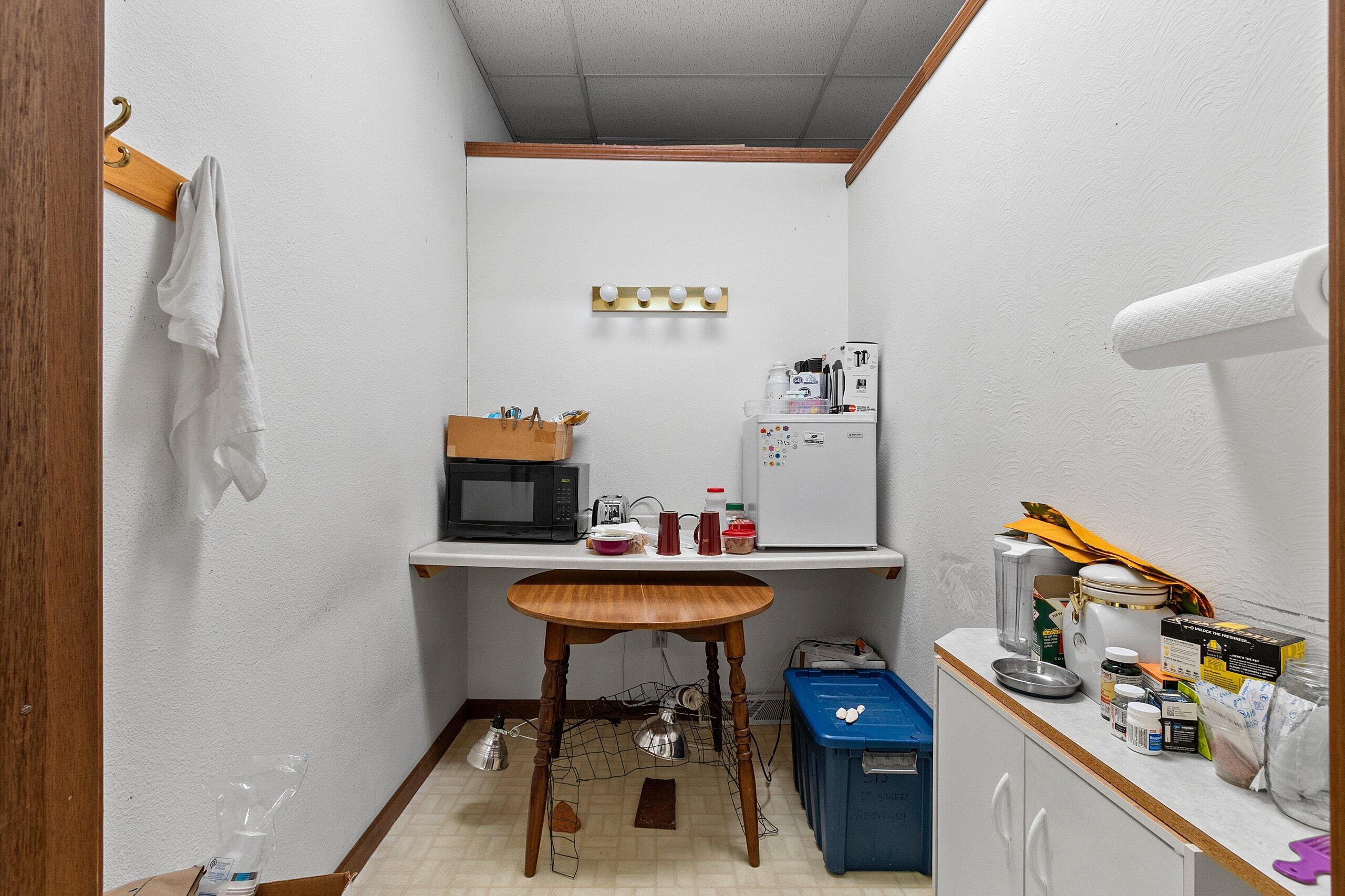 511 1st Street Menominee, MI 49858 - Photo 16 of 47 1st floor kitchenette