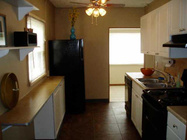 256 South Hampton Road Columbus, OH 43213 - Photo 3 of 10
