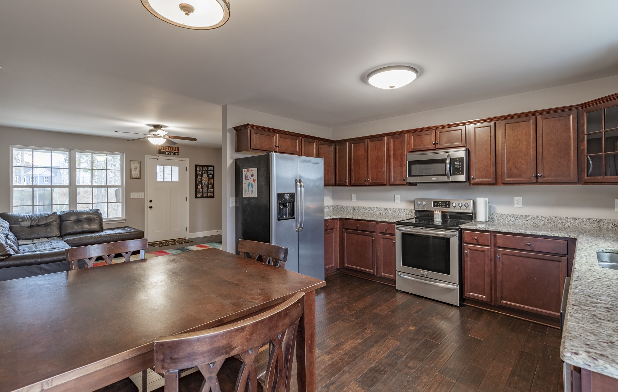 872 Hooper Road Charlotte, TN 37036 - Photo 2 of 15 Gallery Image 2