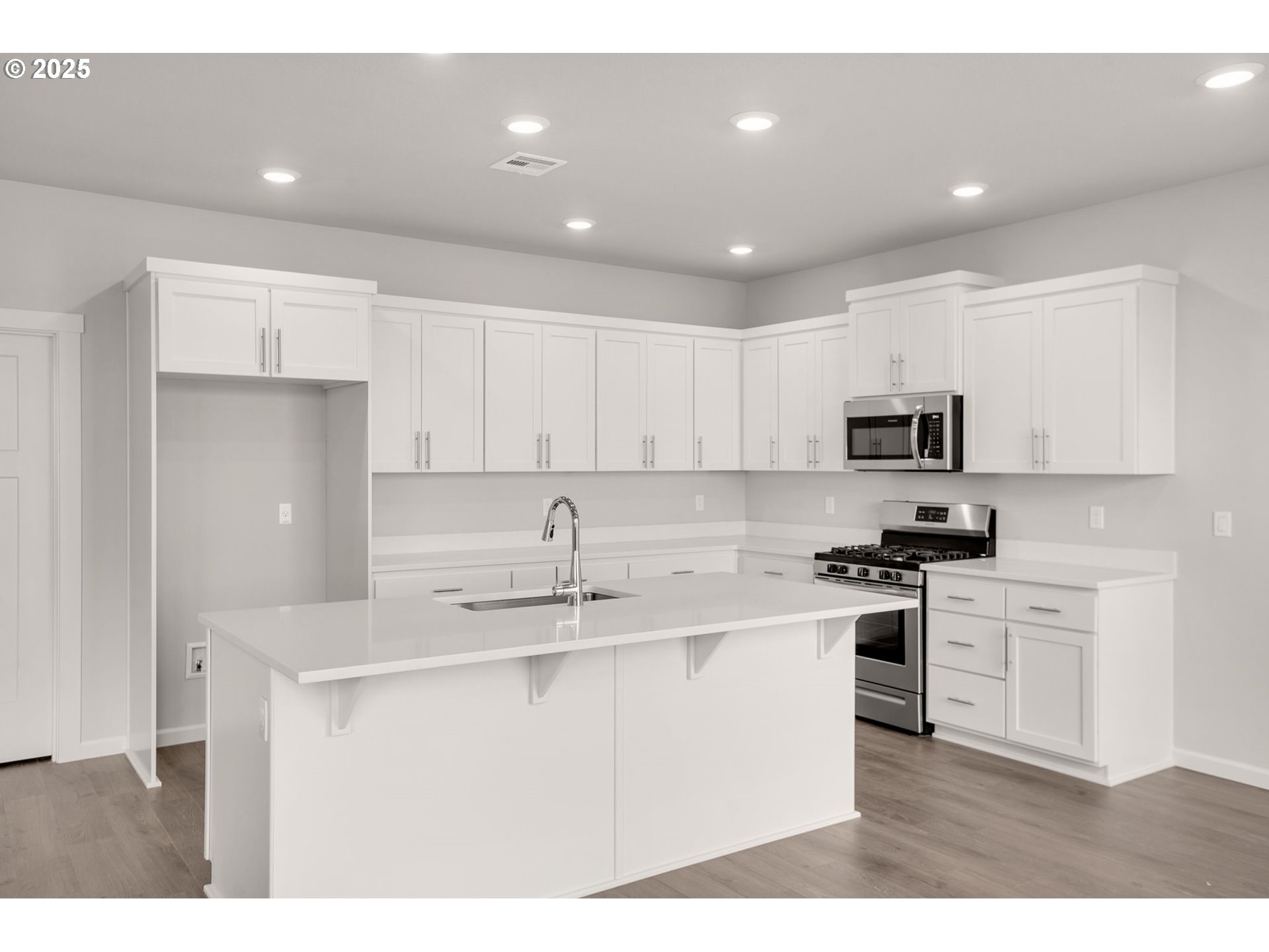 5887 Bainbridge Road Eugene, OR 97402 - Photo 11 of 36 Gallery Image 11