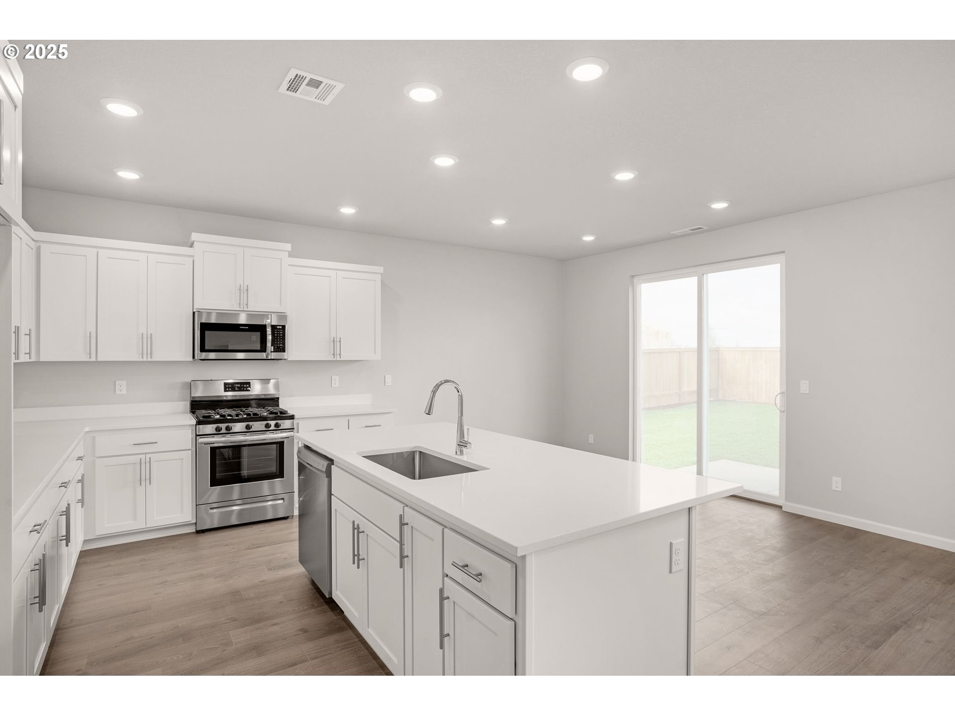5887 Bainbridge Road Eugene, OR 97402 - Photo 15 of 36 Gallery Image 15