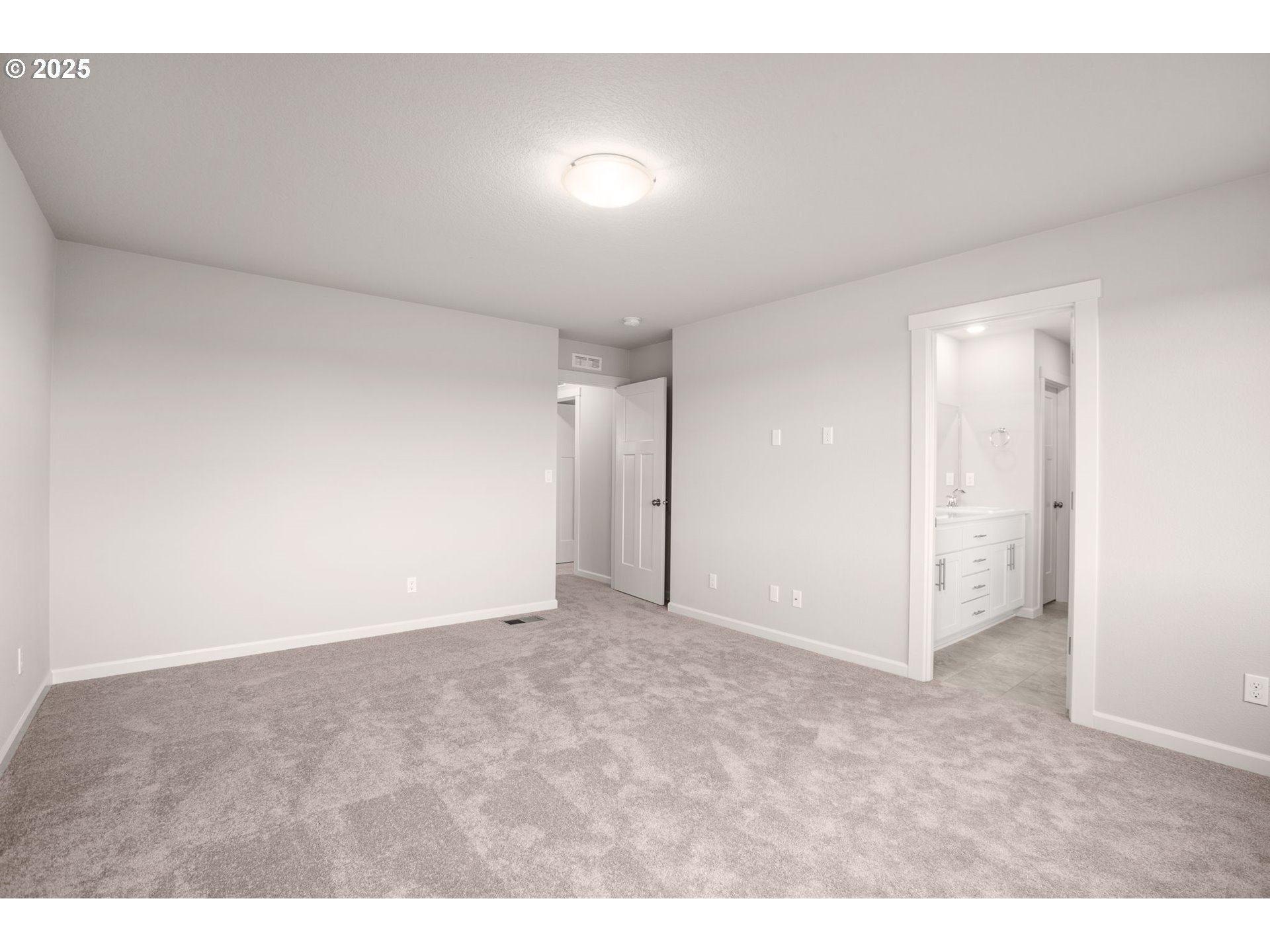 5887 Bainbridge Road Eugene, OR 97402 - Photo 19 of 36 Gallery Image 19