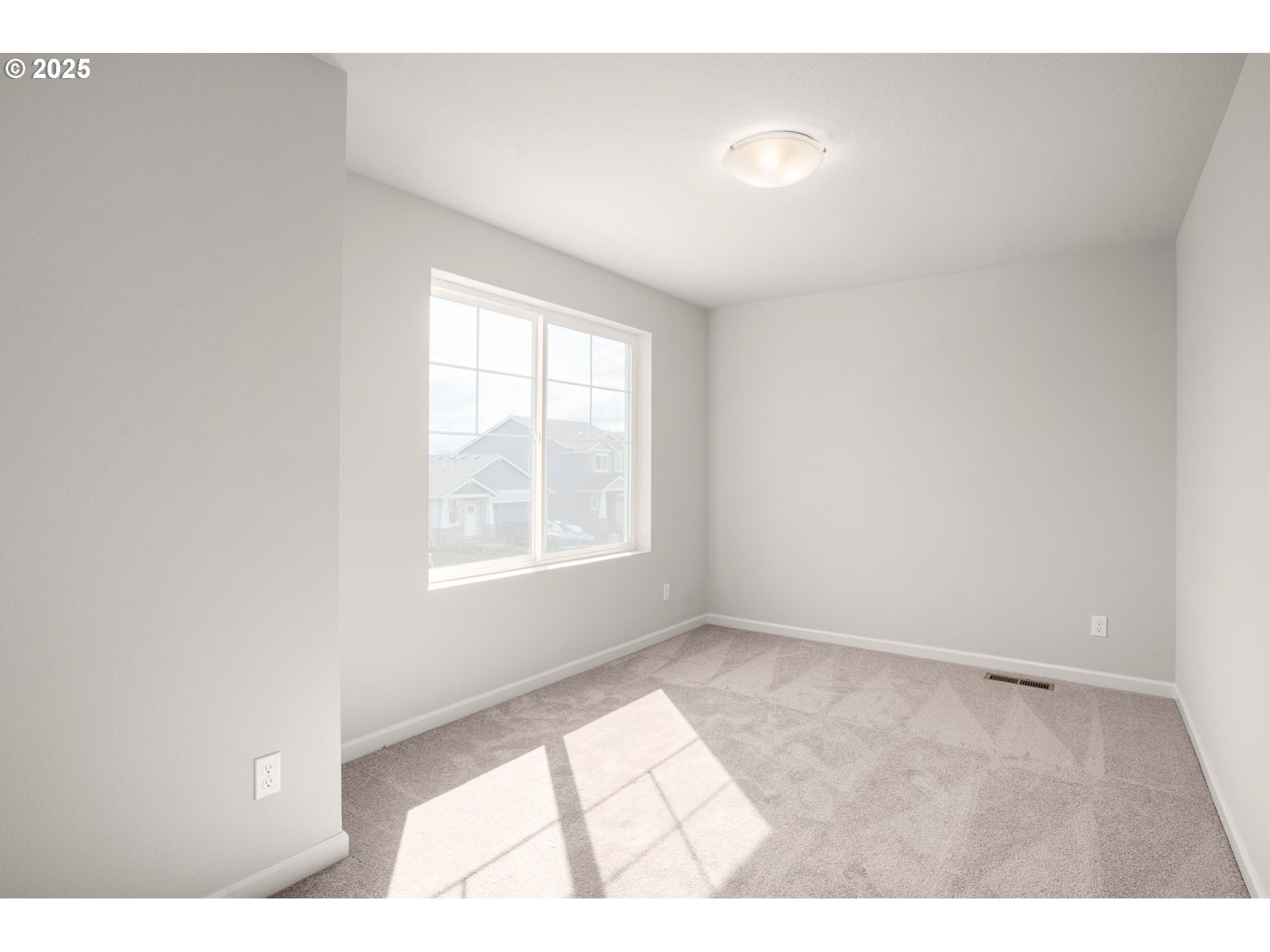 5887 Bainbridge Road Eugene, OR 97402 - Photo 28 of 36 Gallery Image 28