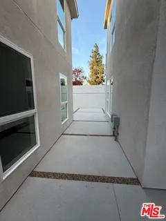 $4,000 | 5191 Lindley Avenue, Tarzana, CA 91356