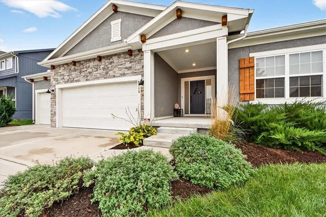 $470,000 | 9015 Northeast 111th Place, Kansas City, MO 64157