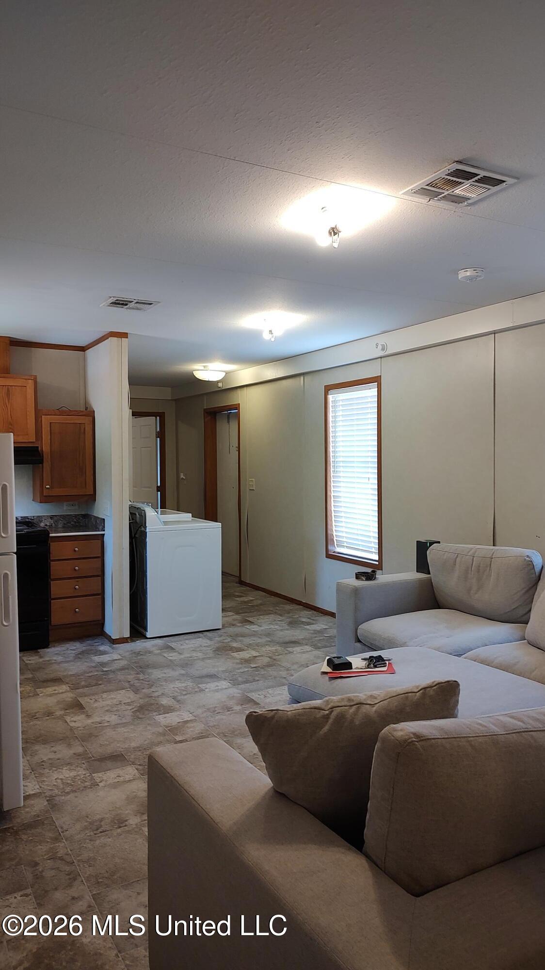 1090 Bilbo Road Lumberton, MS 39455 - Photo 7 of 19 Living Area