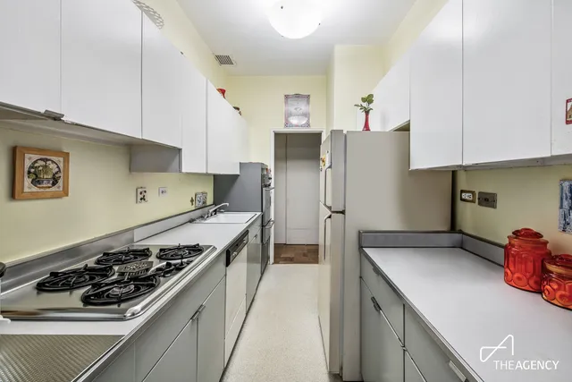 $1,295,000 | 170 West End Avenue, Unit 1P | Upper West Side