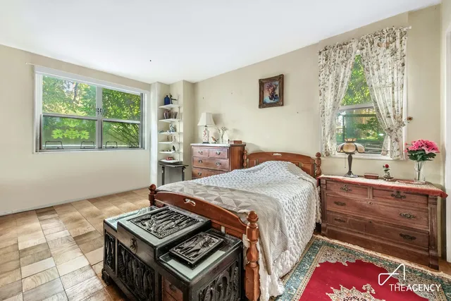 $1,295,000 | 170 West End Avenue, Unit 1P | Upper West Side