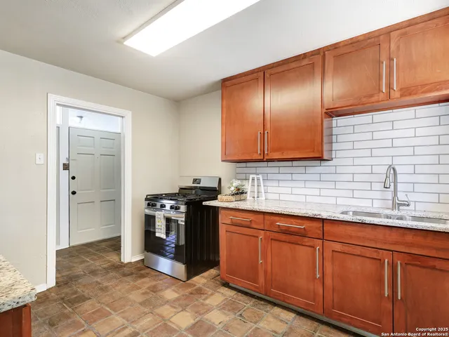 $1,950 | 226 Linares Street, San Antonio, TX 78225