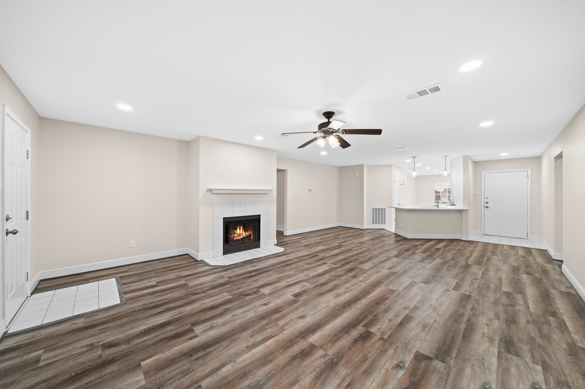 2134 Tower Bridge Road Pearland, TX 77581 - Photo 4 of 20 Gallery Image 4