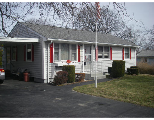 26 Redwood Road Somerset, MA 02726 - Photo 4 of 18 Gallery Image 4