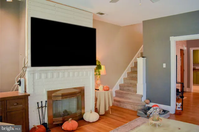 $2,400 | 102 North Wells Avenue, Glenolden, PA 19036