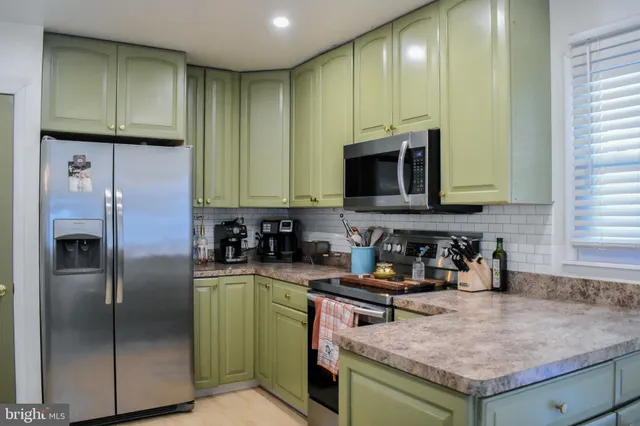 $2,400 | 102 North Wells Avenue, Glenolden, PA 19036