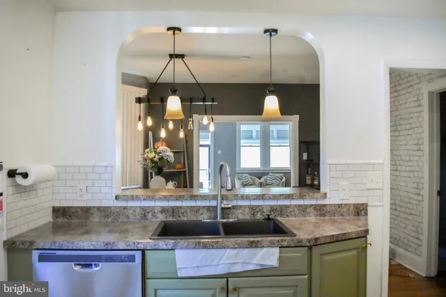 $2,400 | 102 North Wells Avenue, Glenolden, PA 19036