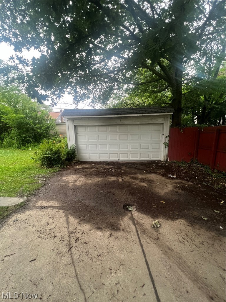 924 Helmsdale Road Cleveland Heights, OH 44112 - Photo 3 of 14