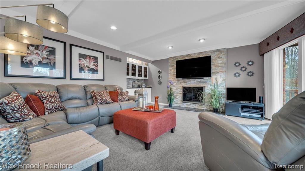 404 Shellbourne Drive Rochester Hills, MI 48309 - Photo 19 of 52