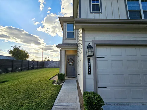 a view of a back yard of the house
