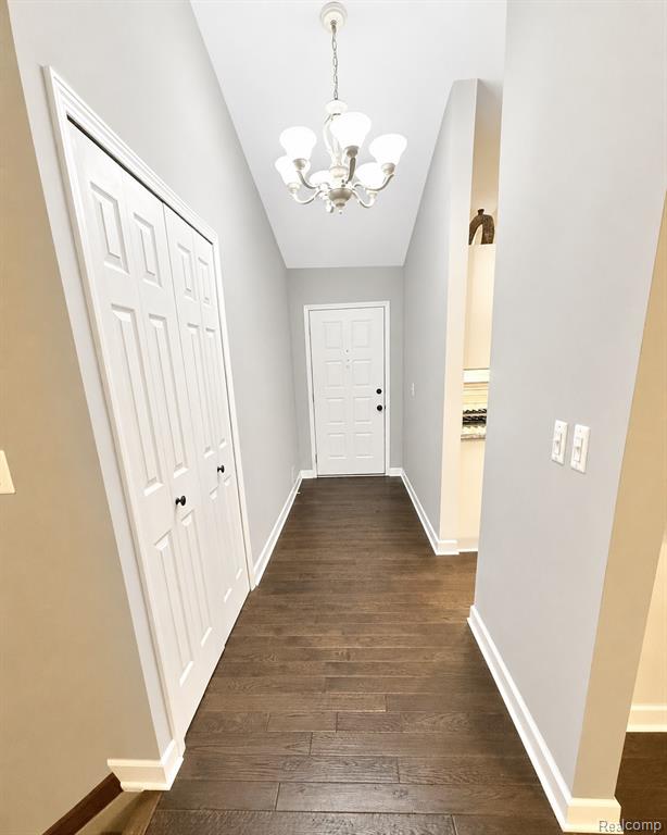 2033 Avonstoke Road Rochester Hills, MI 48307 - Photo 2 of 27