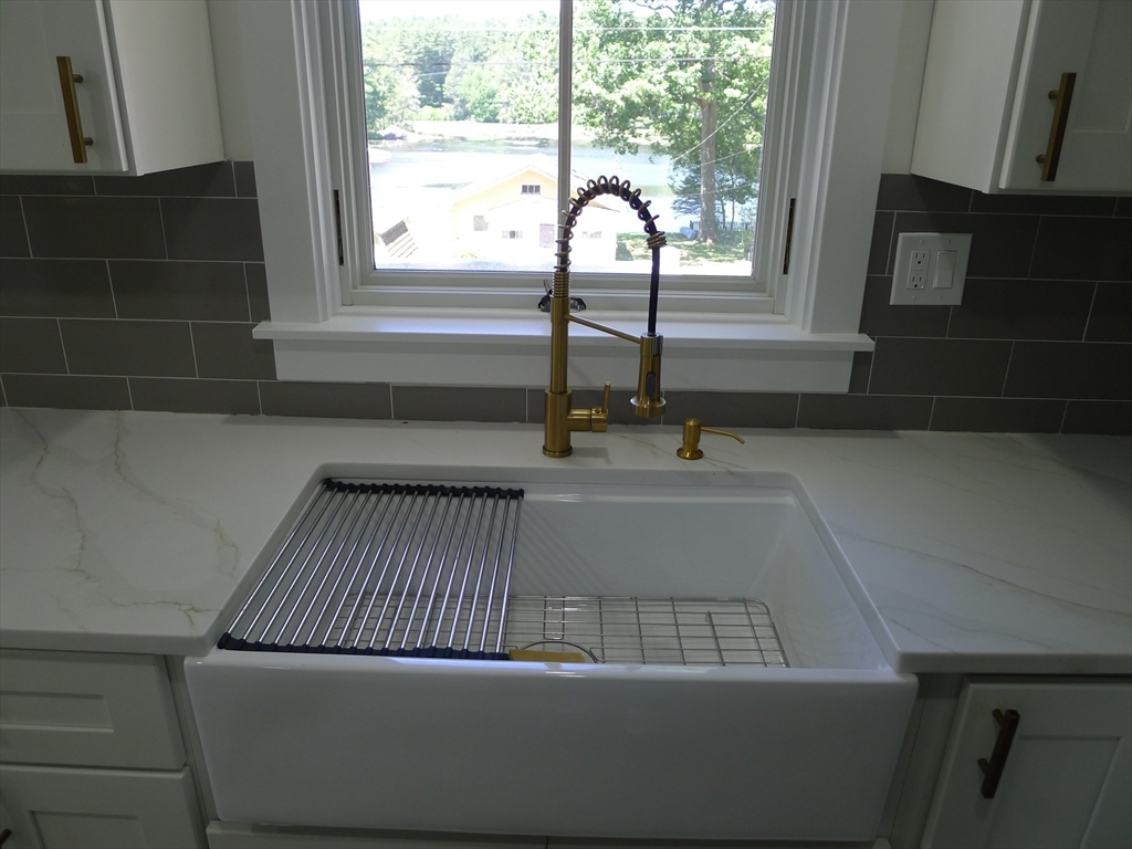 6 Cranberry Meadow Shore Road Charlton, MA 01507 - Photo 5 of 18