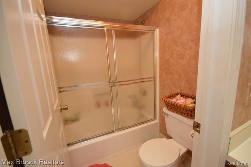 1635 Huntington Park Rochester, MI 48309 - Photo 12 of 18